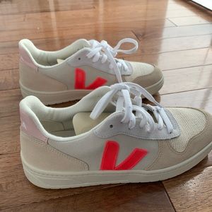 Veja V-10 size 8 (Eur 39)